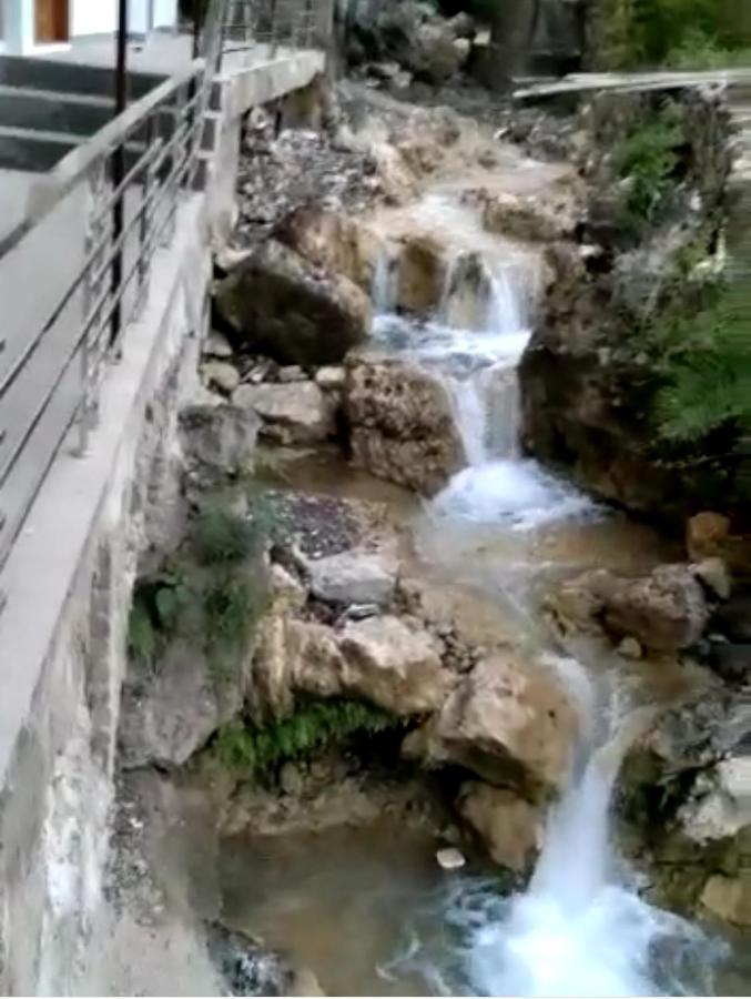 Hotel Studioz Sahastradhara Dehradun Buitenkant foto