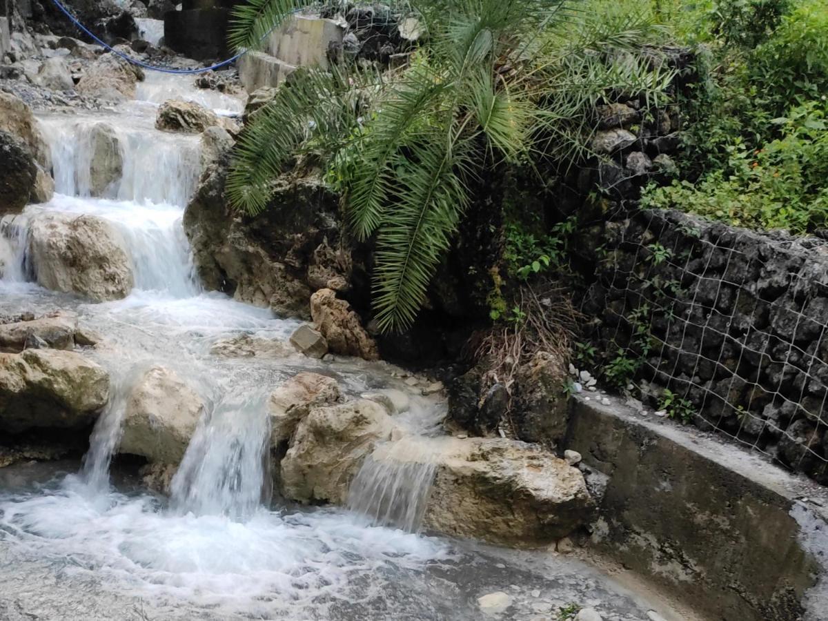 Hotel Studioz Sahastradhara Dehradun Buitenkant foto