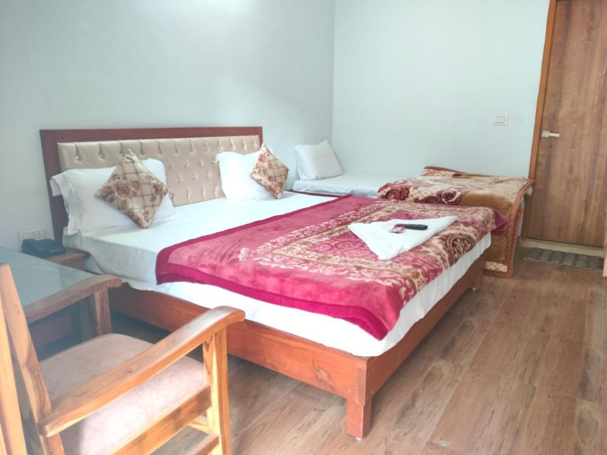 Hotel Studioz Sahastradhara Dehradun Buitenkant foto
