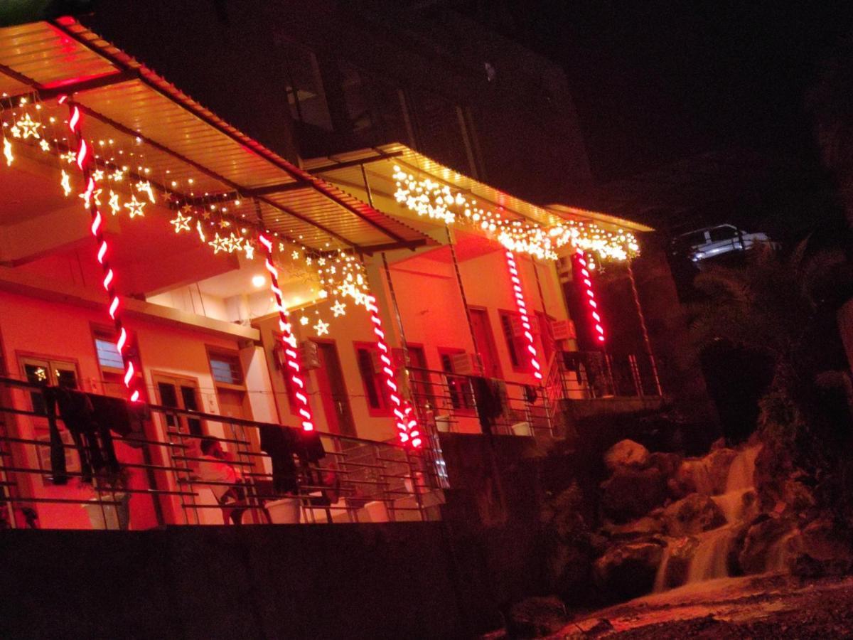 Hotel Studioz Sahastradhara Dehradun Buitenkant foto