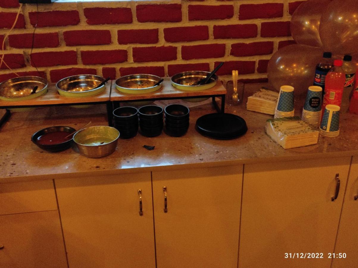 Hotel Studioz Sahastradhara Dehradun Buitenkant foto