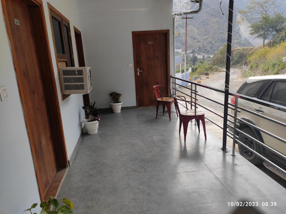 Hotel Studioz Sahastradhara Dehradun Buitenkant foto