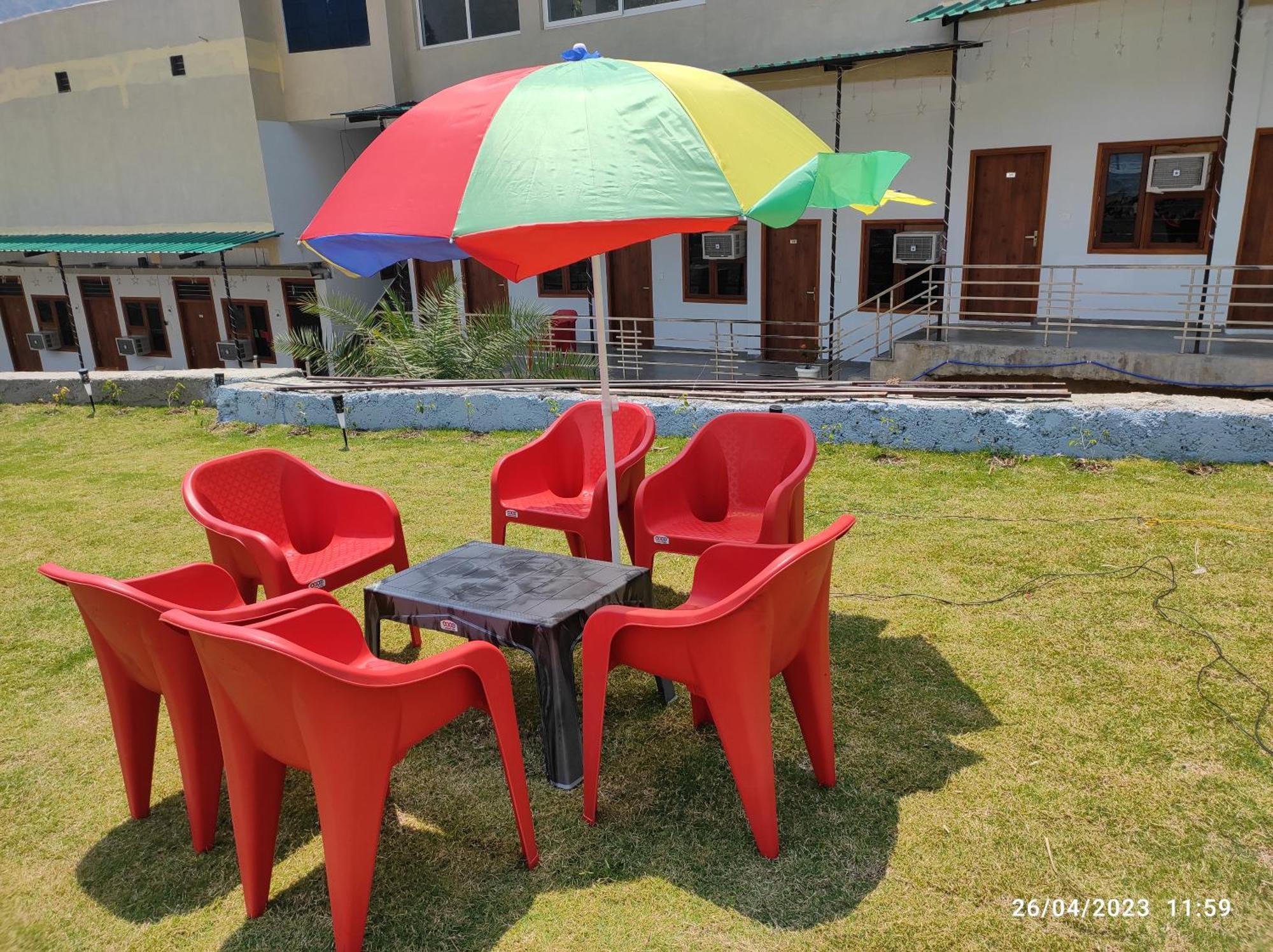 Hotel Studioz Sahastradhara Dehradun Buitenkant foto